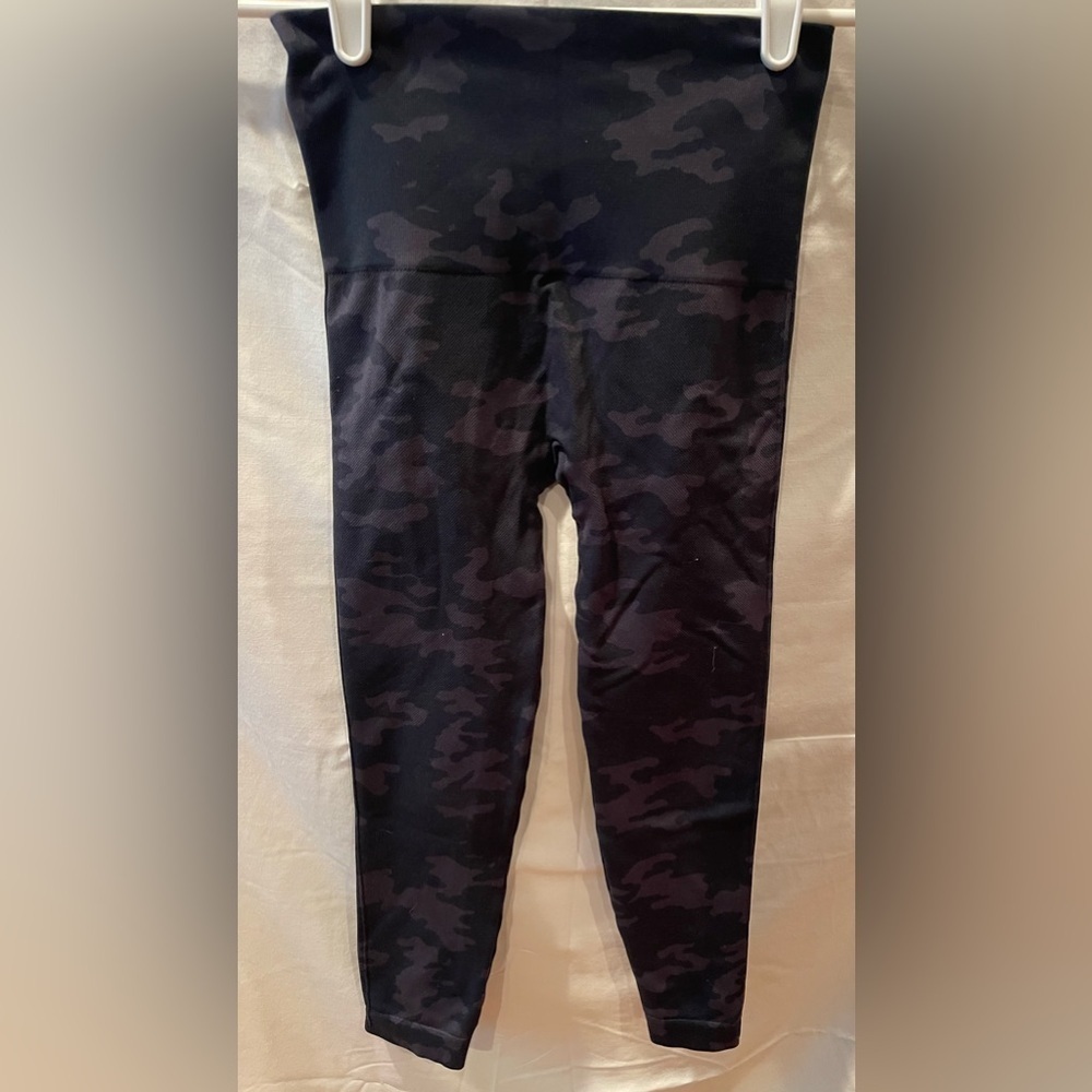 SPANX Look At Me Now High Waisted Camo Leggings Seamless Small